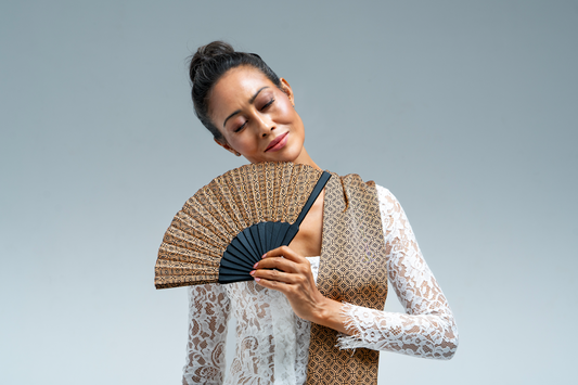 Situational Styling: When to Pick a Shawl vs a Scarf vs a Fan