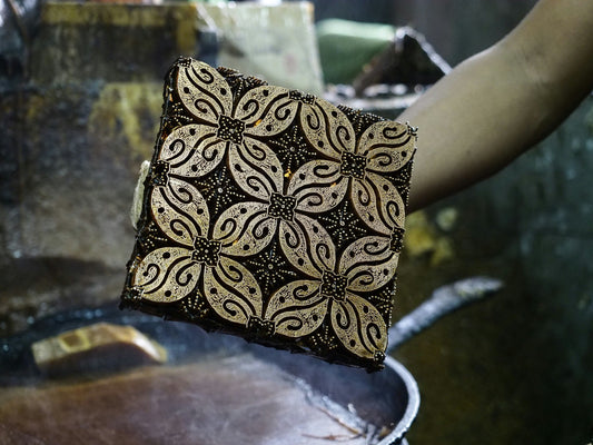 Traditional vs. Modern Batik: Hand-Drawn, Stamped, and Printed Methods