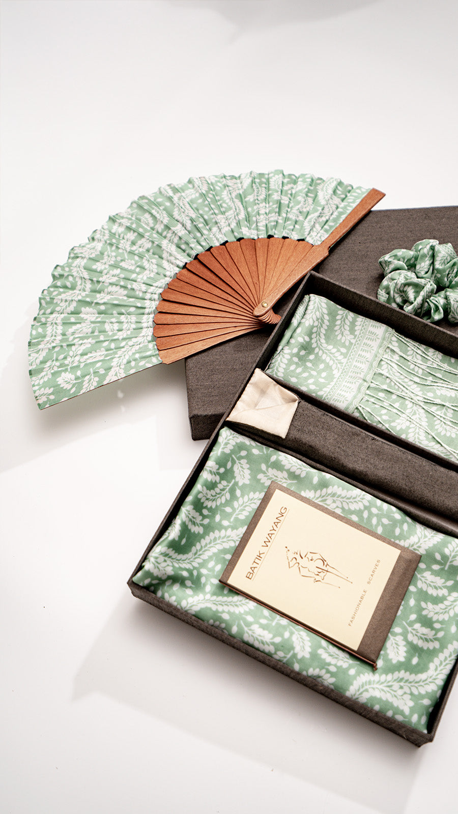 Sarong Set Deluxe in Daun Asem II Green