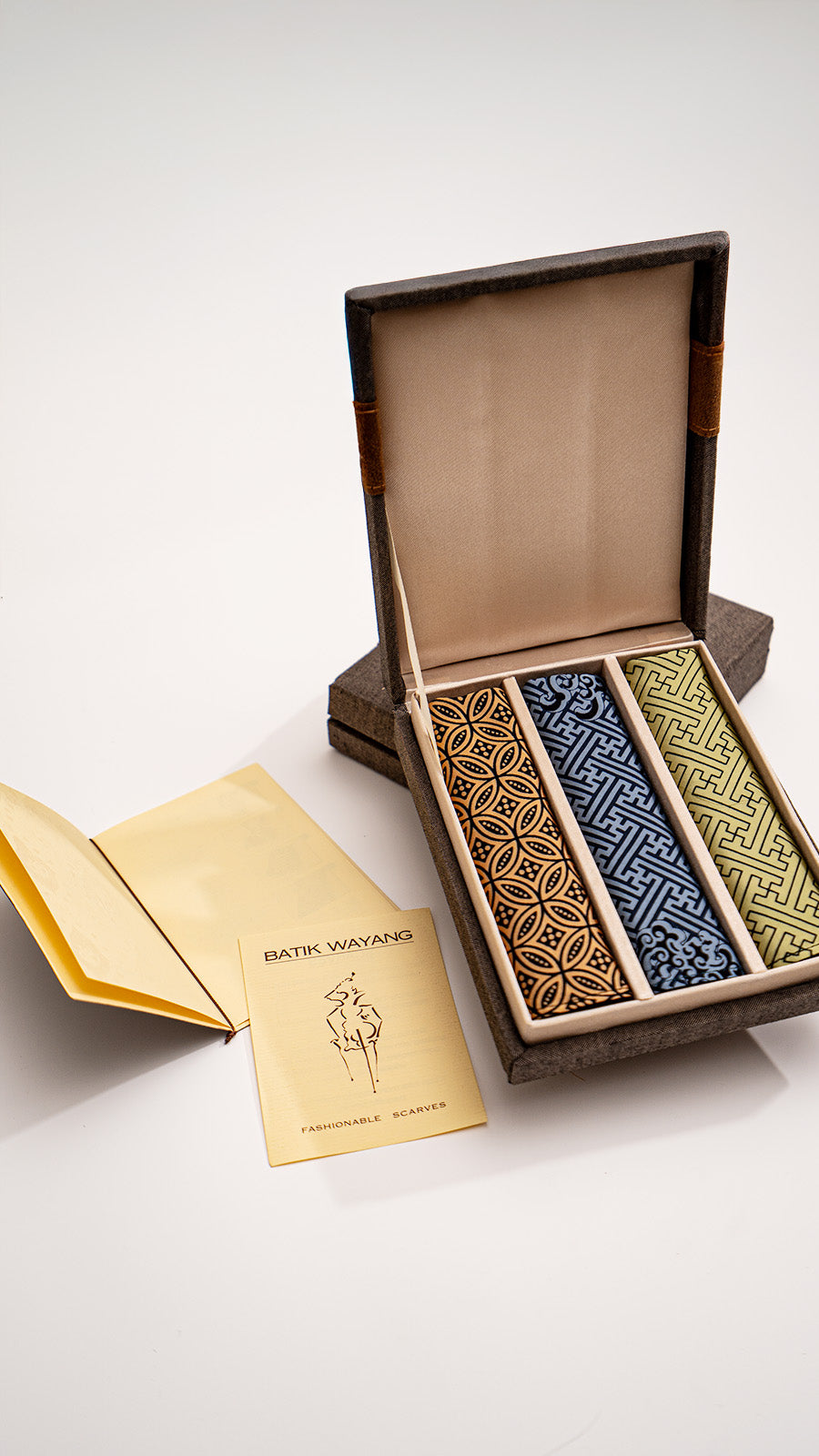 Handkerchief Set: The Collectors Trio