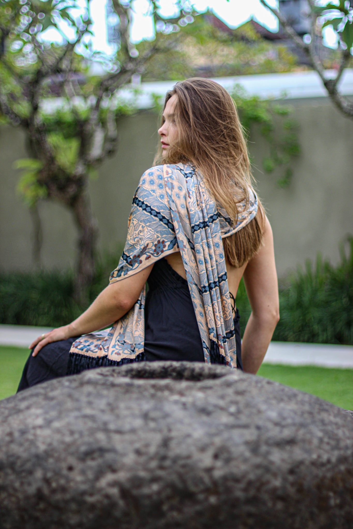 Gift Under 2 Million: Lengko Grey (Scarf)