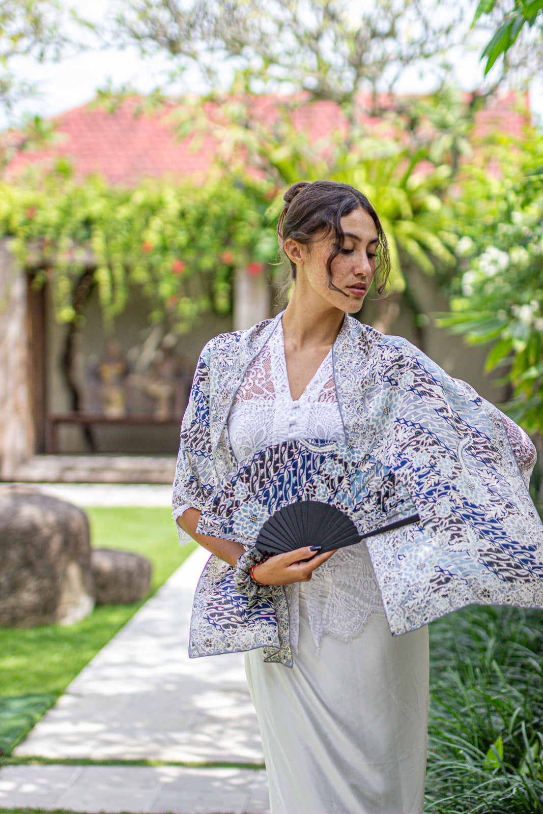 Gift Under 2 Million: Antique (Scarf)