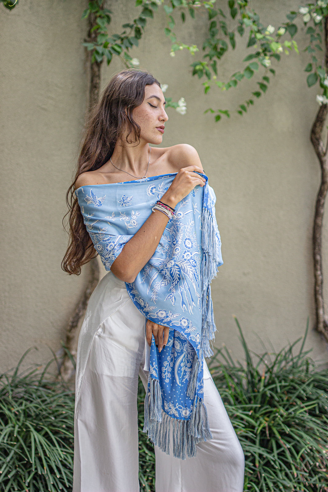 Gift Under 2 Million: Blue (Shawl)