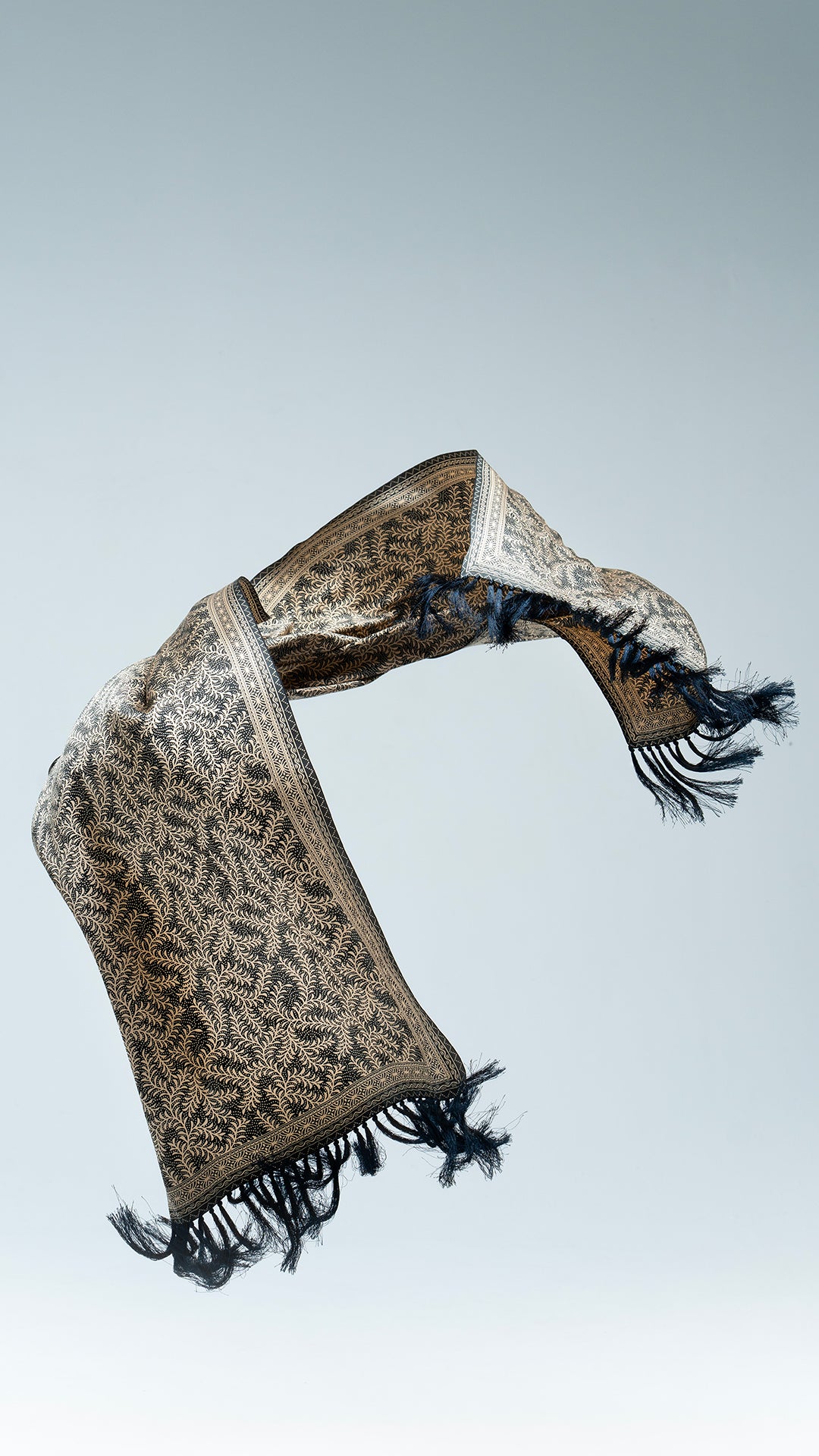 Shawl in Daun Asem Hitam