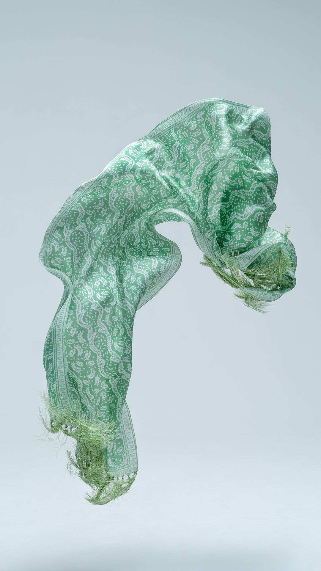 Shawl in Daun Asem II Green