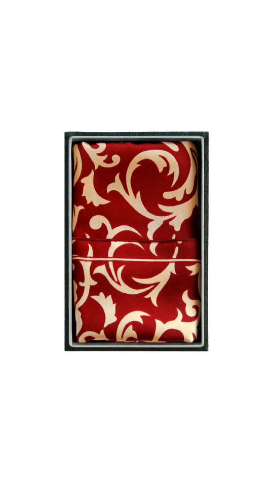 Scarf in Lamora Red in a Box