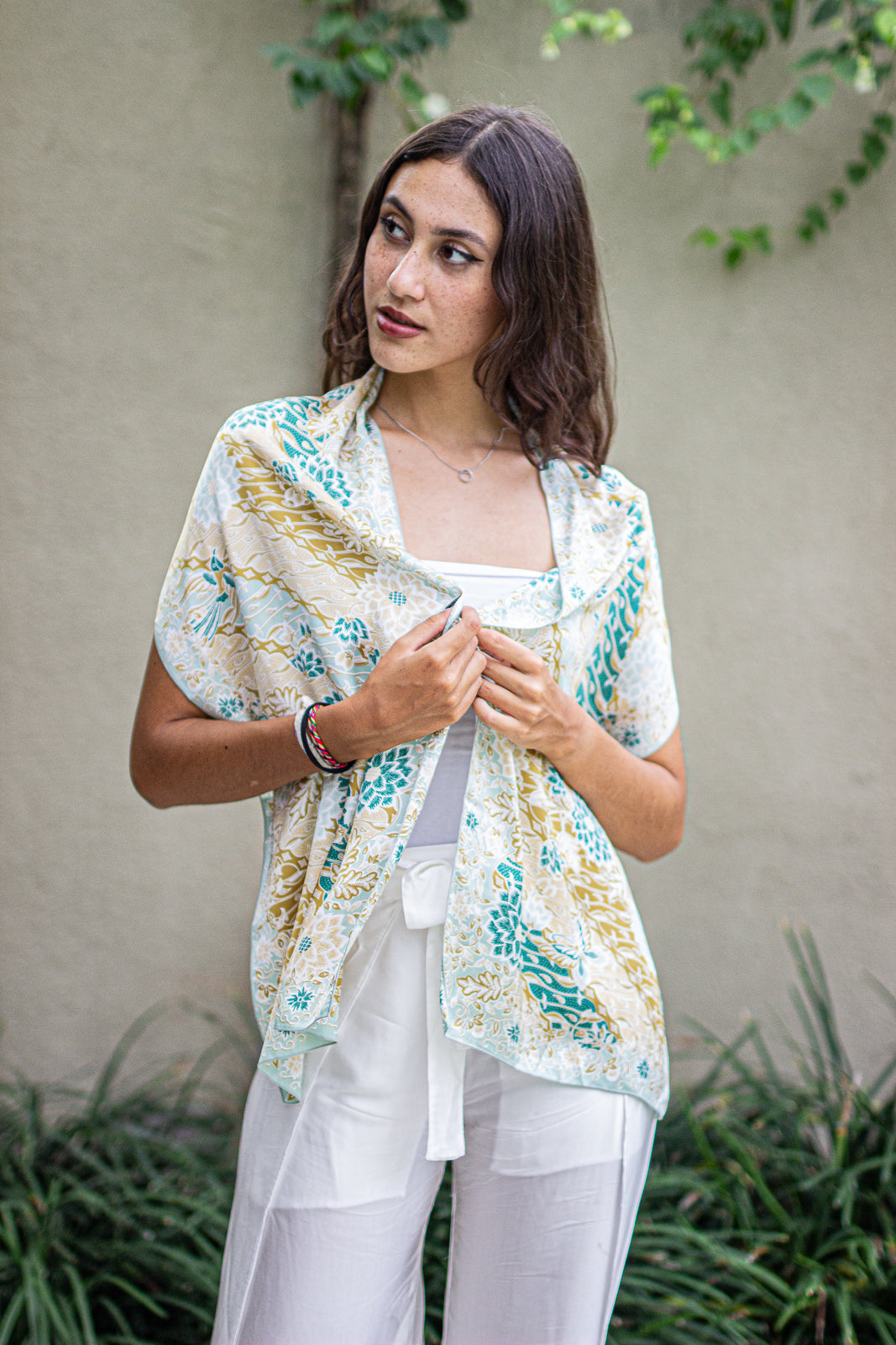 Scarf Hijau in Model 2nd Pose