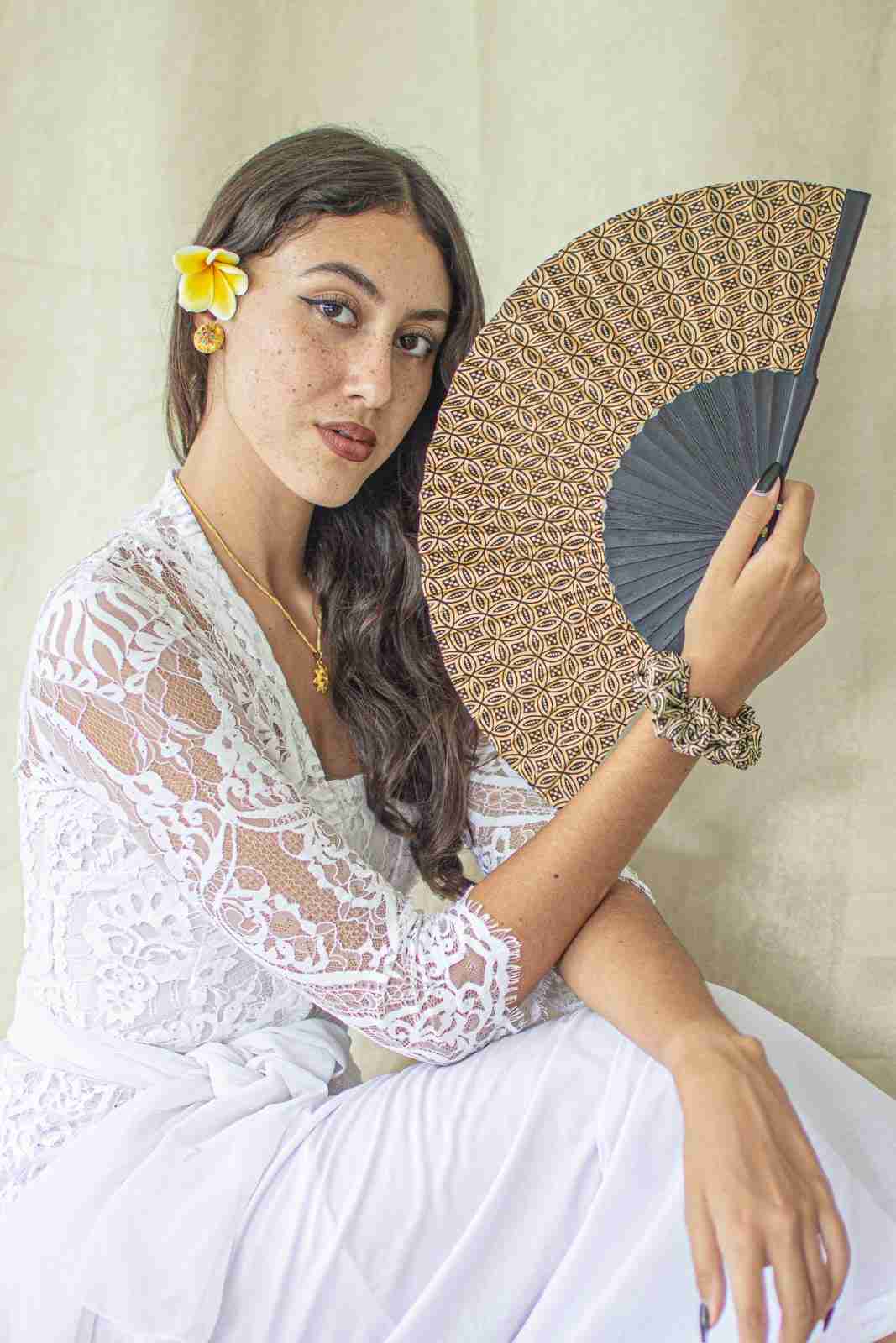 Fan In Kawung Black in Model 2nd Pose