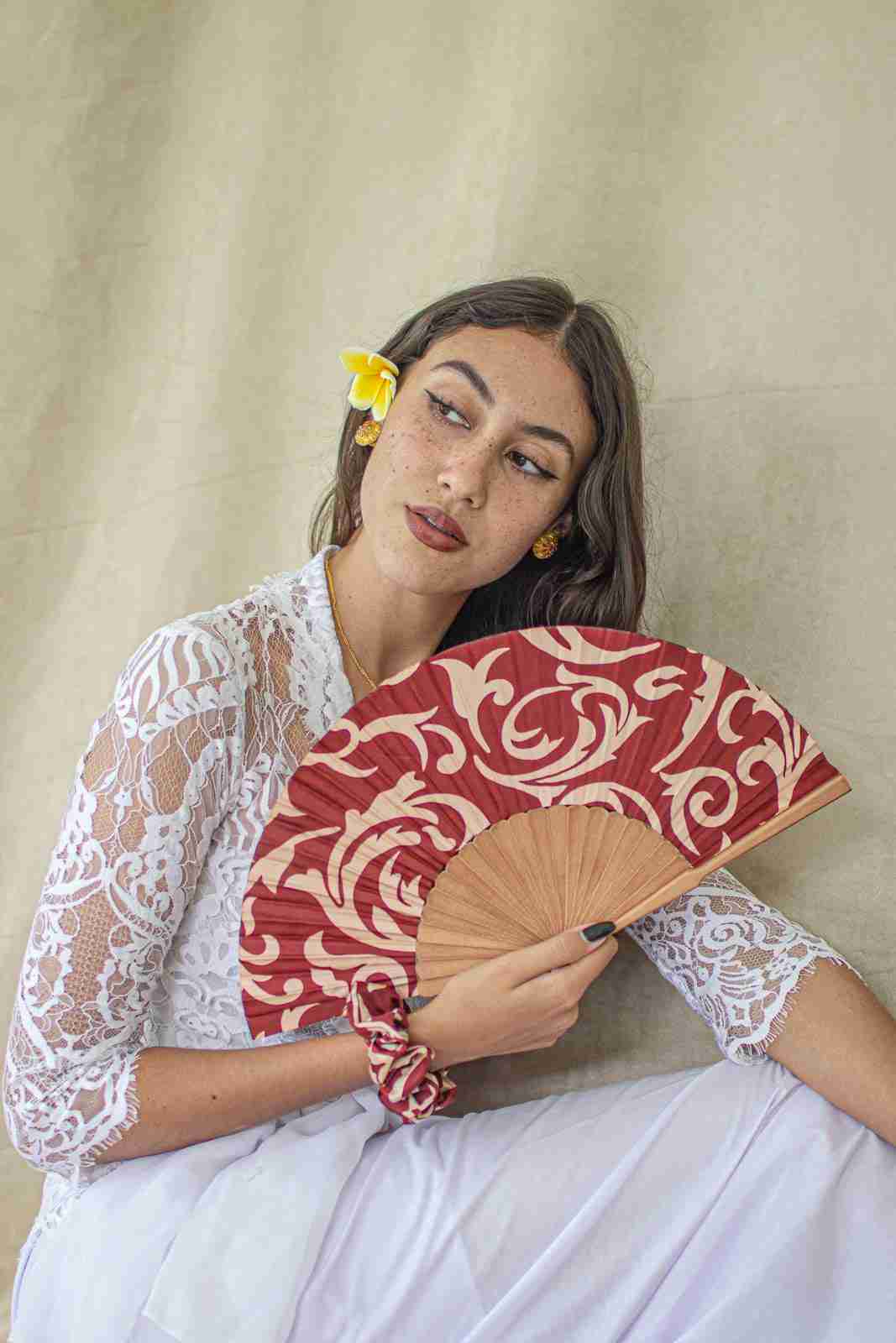 Fan In Lamora Red in Model 2nd Pose