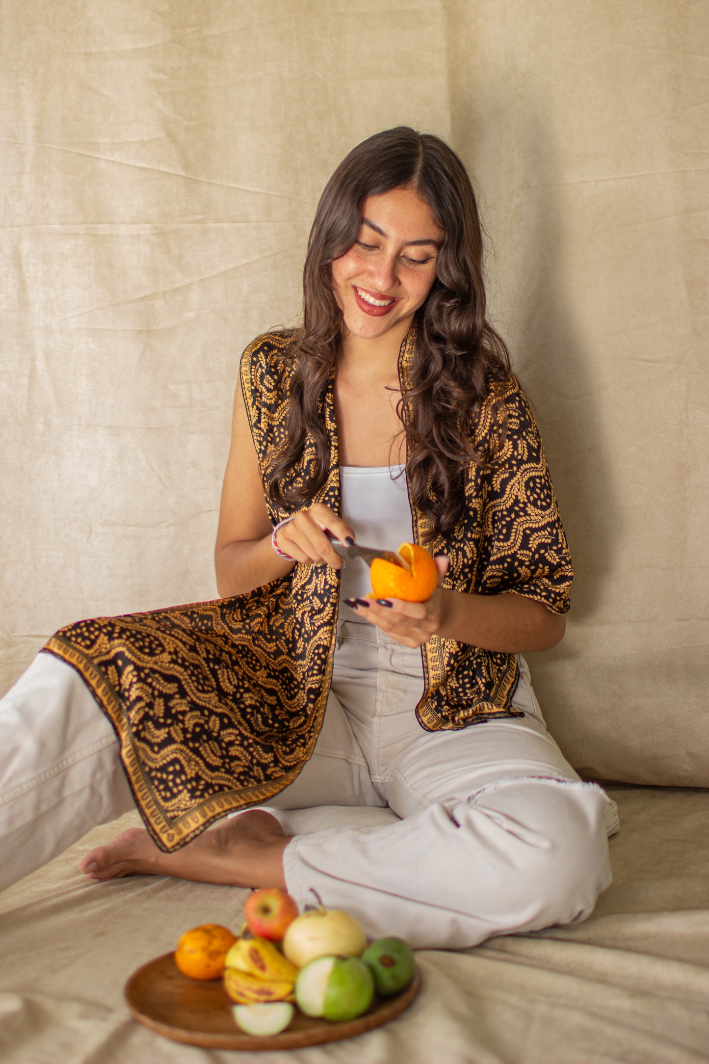 Scarf In Daun Asem Ii Black in Model 3rd Pose