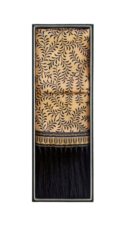 Shawl in Daun Asem (+) Black in a Box