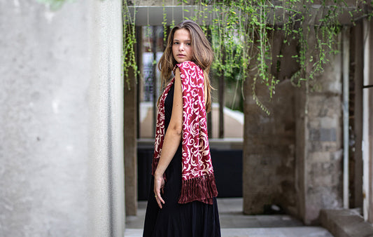 Batik and Beyond: Pairing Accessories for a Complete Christmas Look