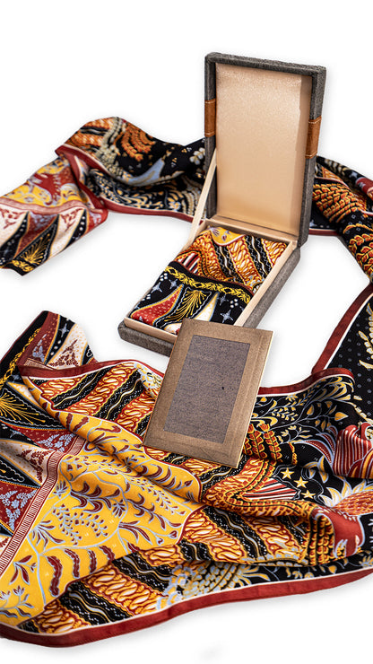 HUT RI 80 Series: The Dawn of Freedom Scarf