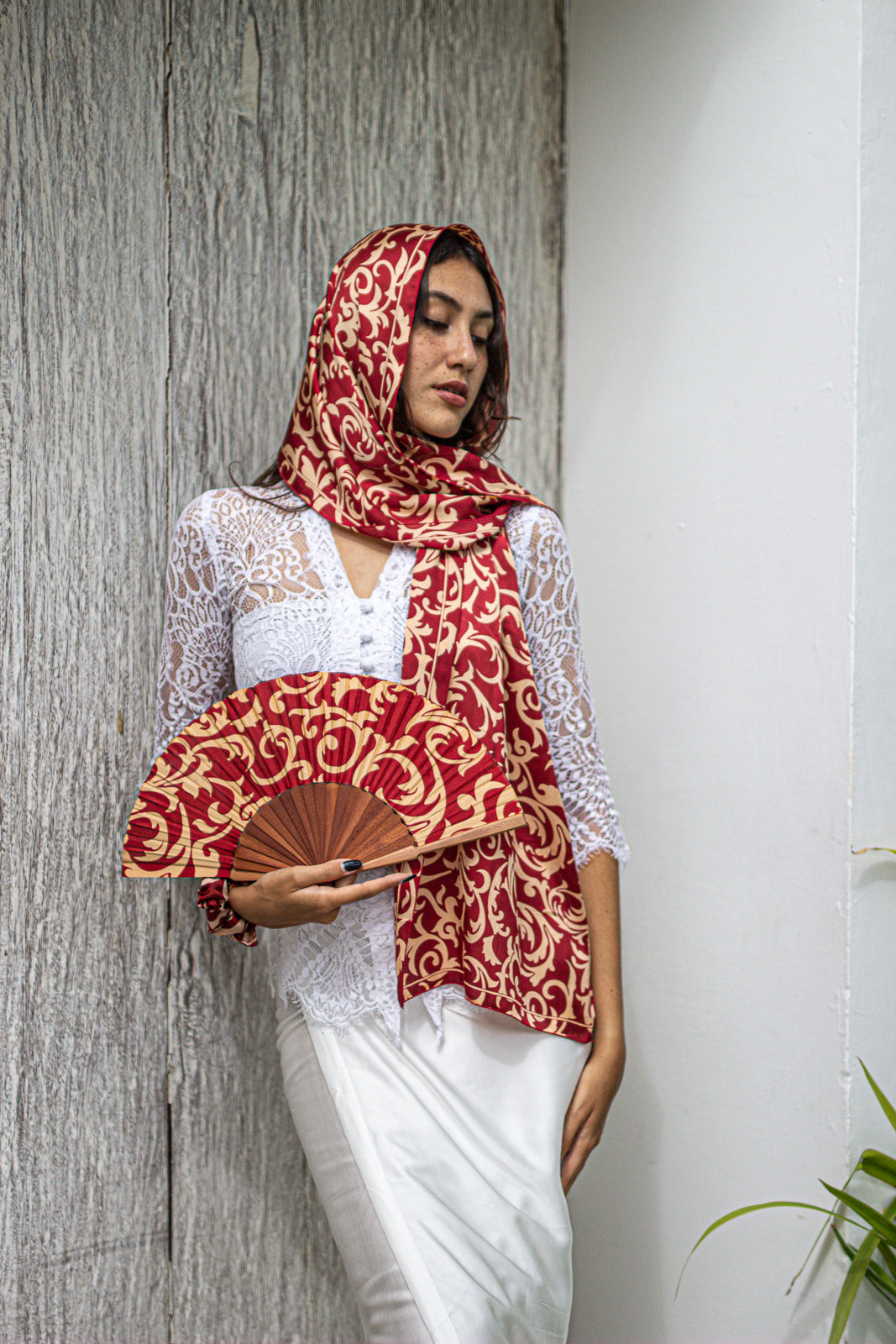+Gift Under 3 Million: Lamora Red
