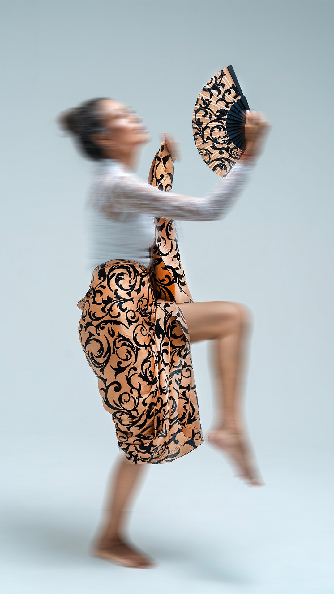 Fan in Lamora (+) Black