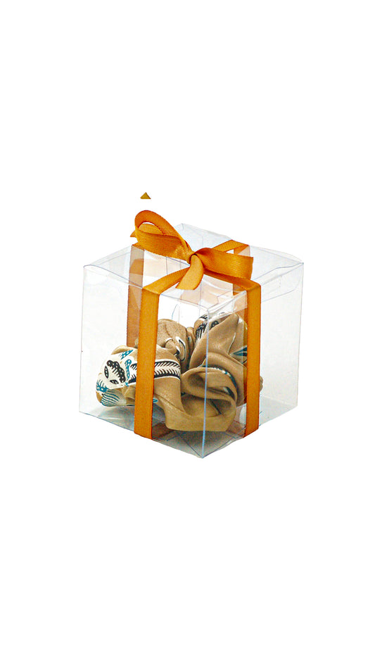 Scrunchie warna hitam emas