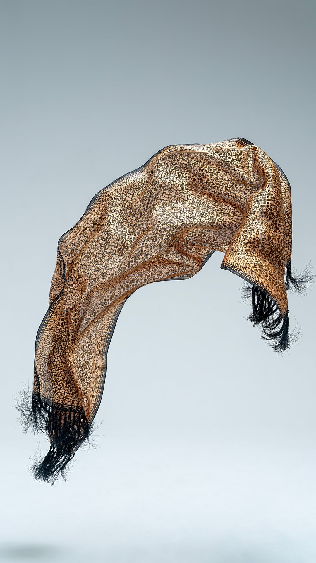 Shawl in Kawung Black