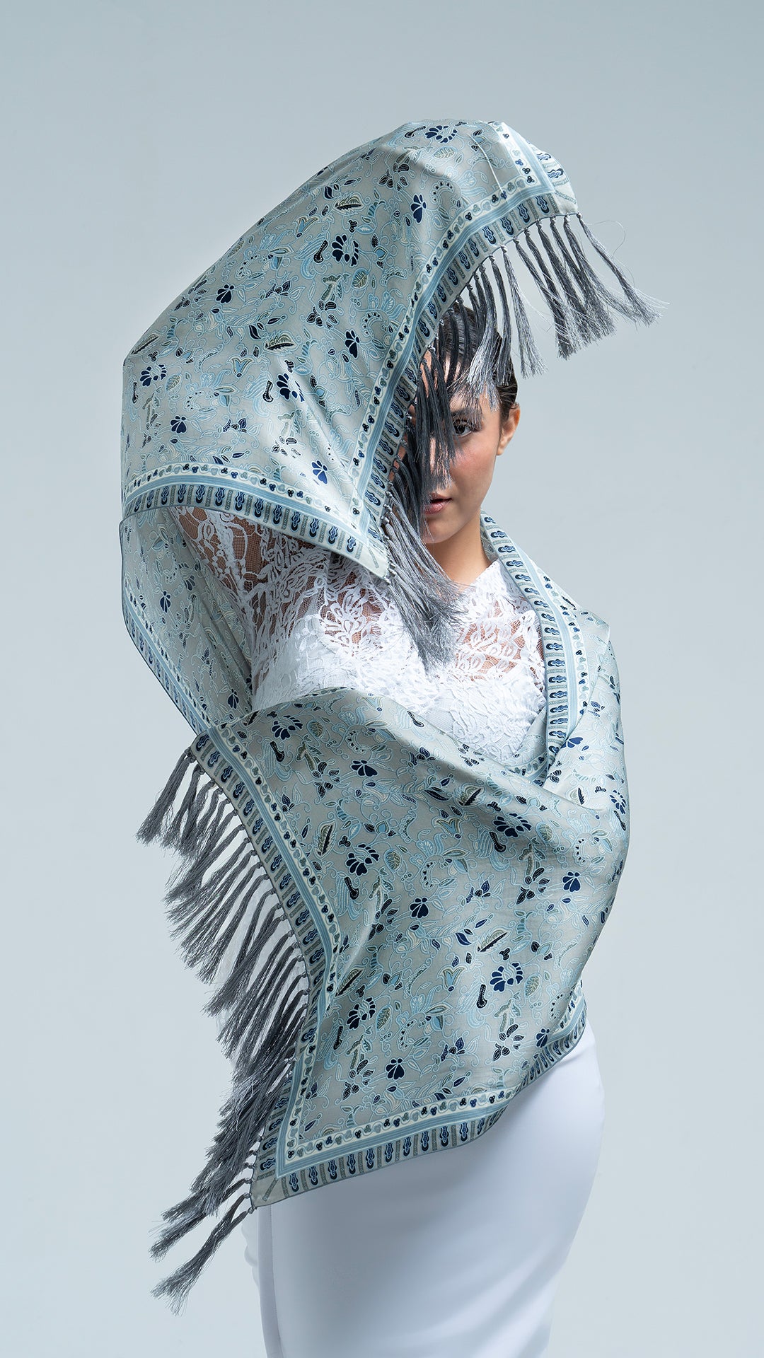 Shawl in Singapore Grey