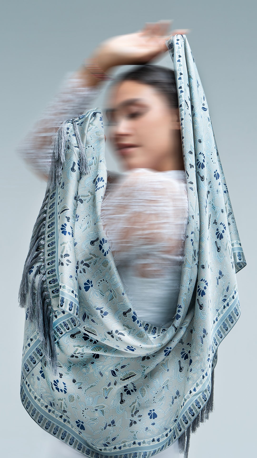 Shawl in Singapore Grey