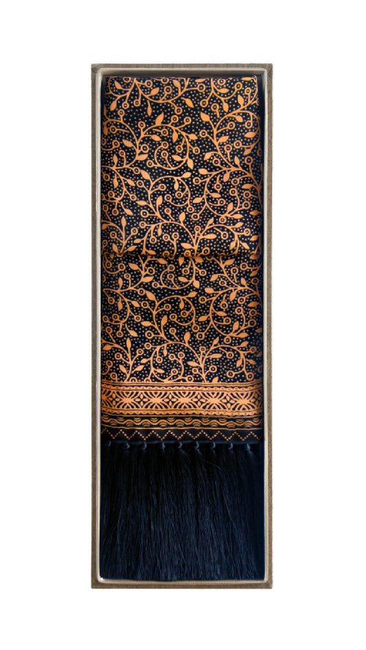 Shawl in Cirebon Black in a Box