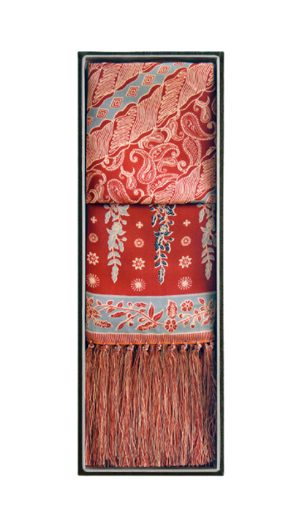 Shawl in Lengko Red in a Box