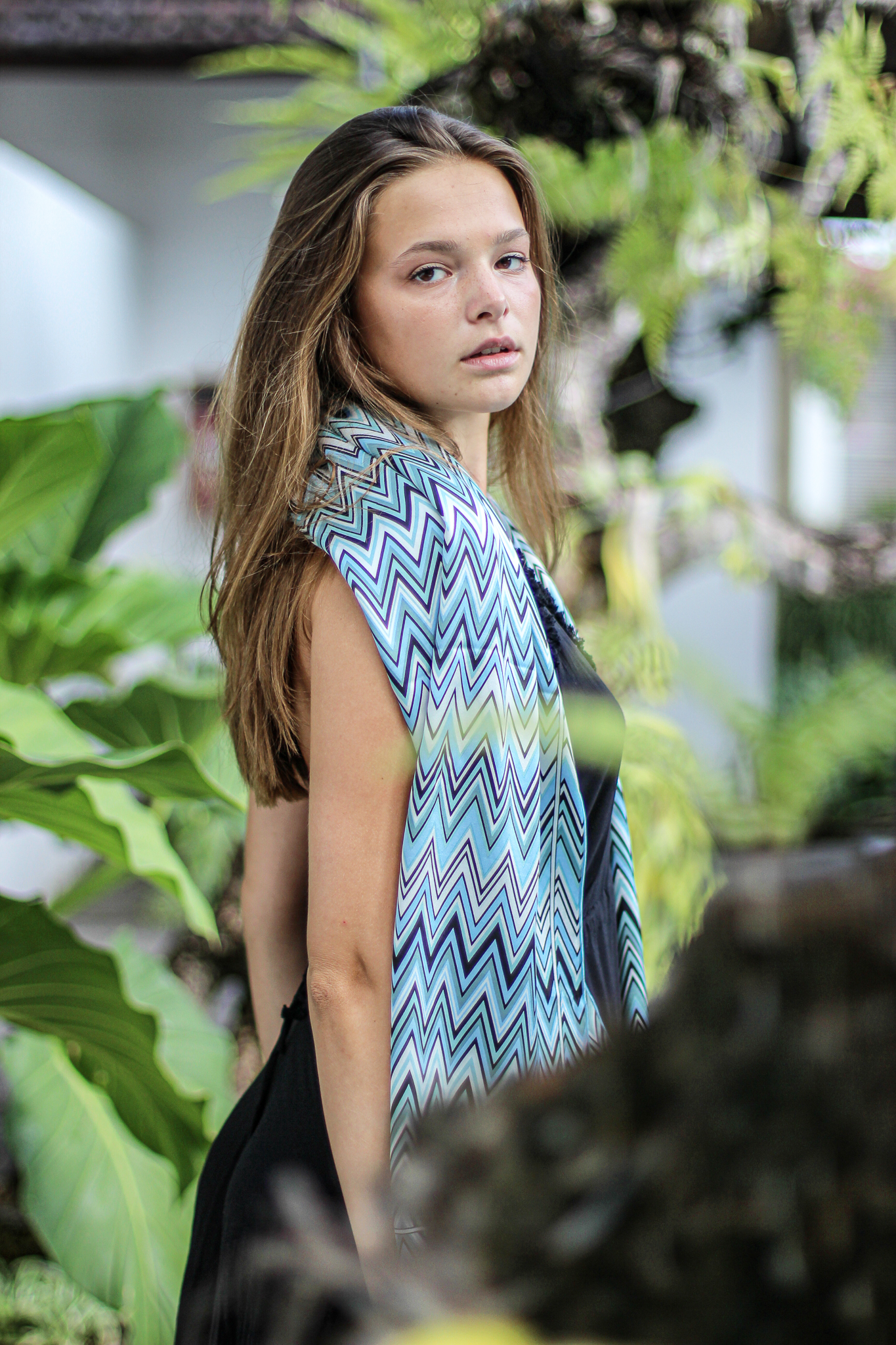 Scarf In Zigzag Blue in Model 4th Pose