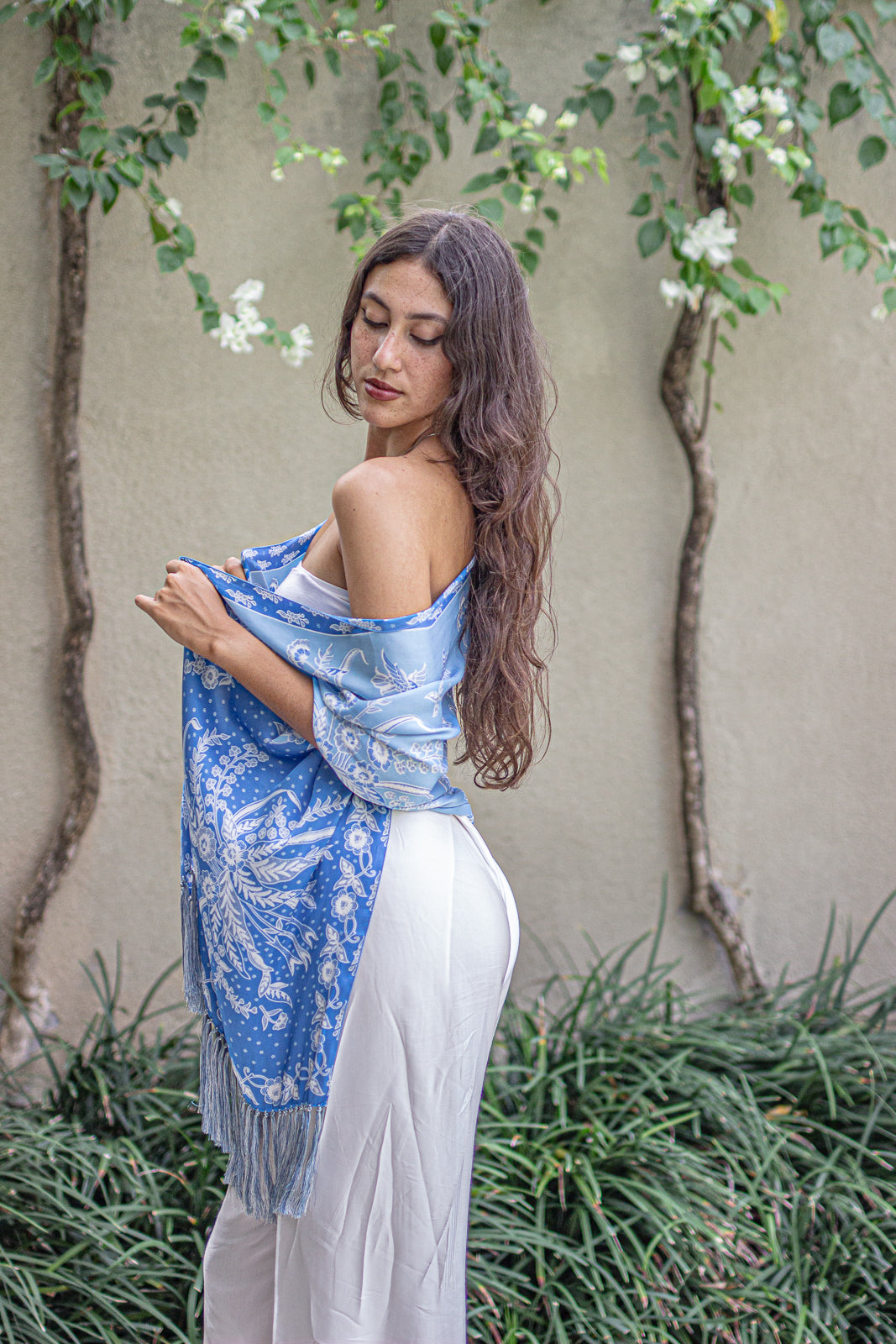 Shawl In Blue in Model 3rd Pose