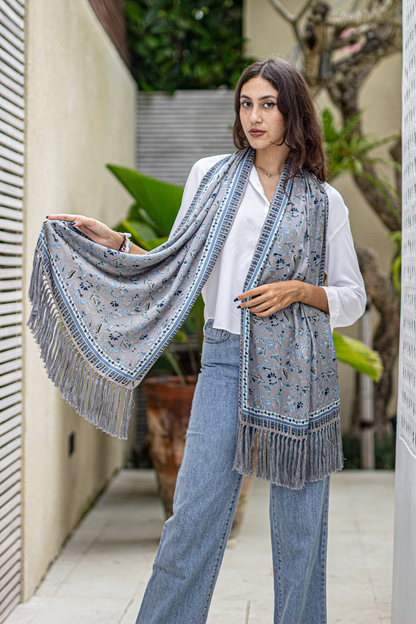 Shawl In Singapore Grey in Model 4th Pose