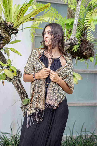 Scarf Fringe In Daun Asem Black in Model 4th Pose