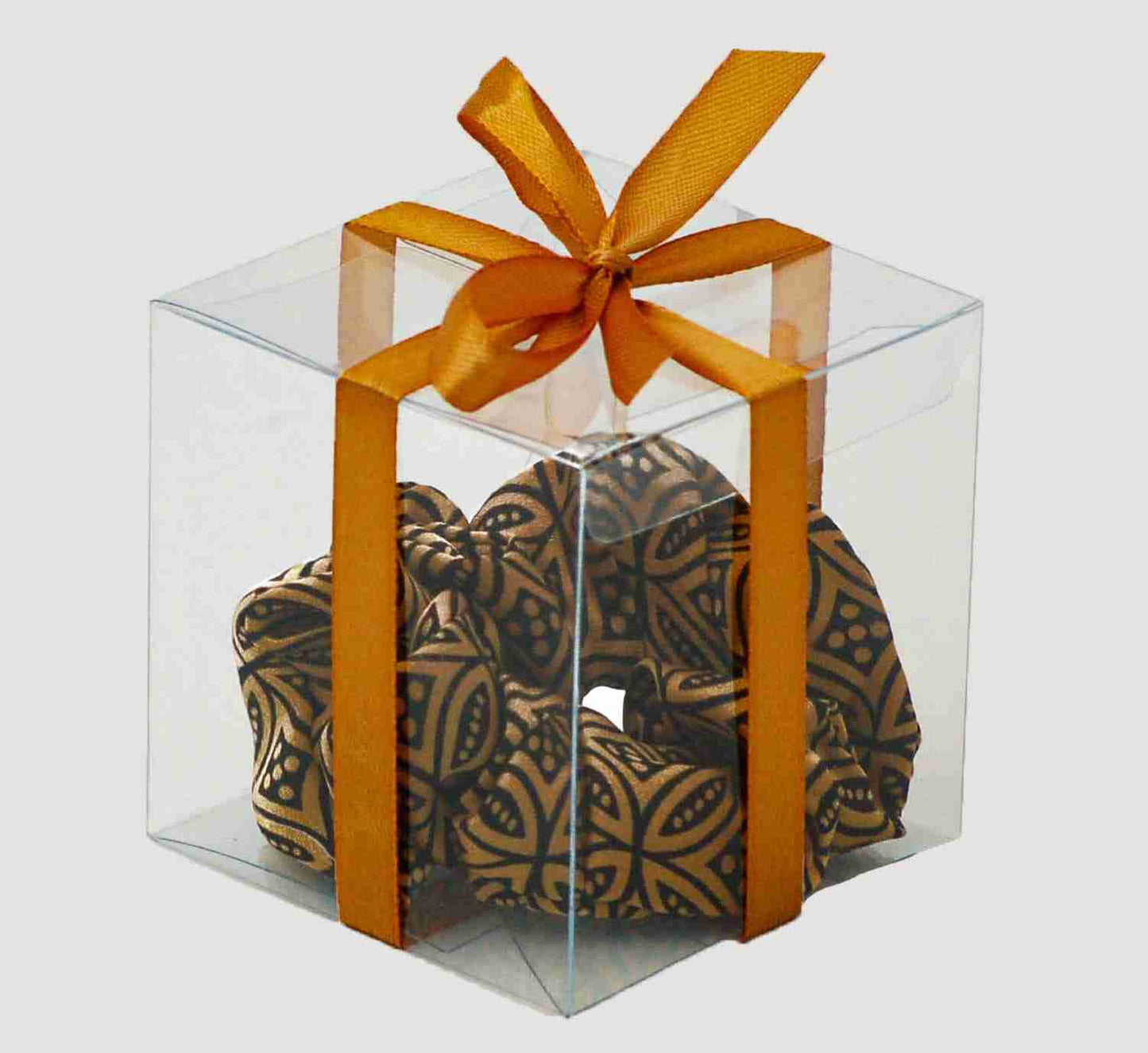 Scrunchie in Kawung Black in a Box