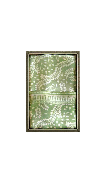 Scarf in Daun Asem II Green in a Box